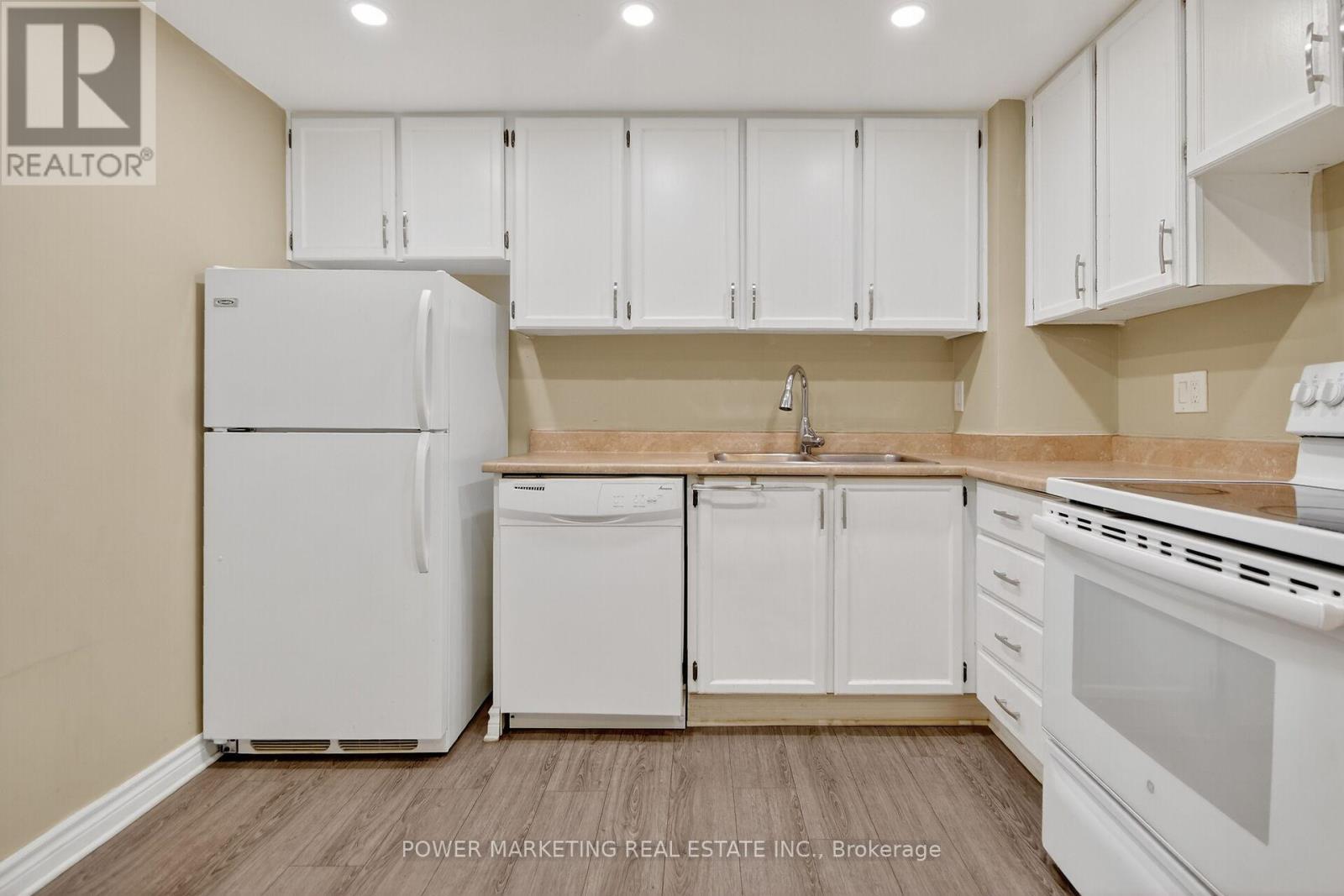 2806 - 500 Laurier Avenue W, Ottawa, ON - Indoor Photo Showing Kitchen