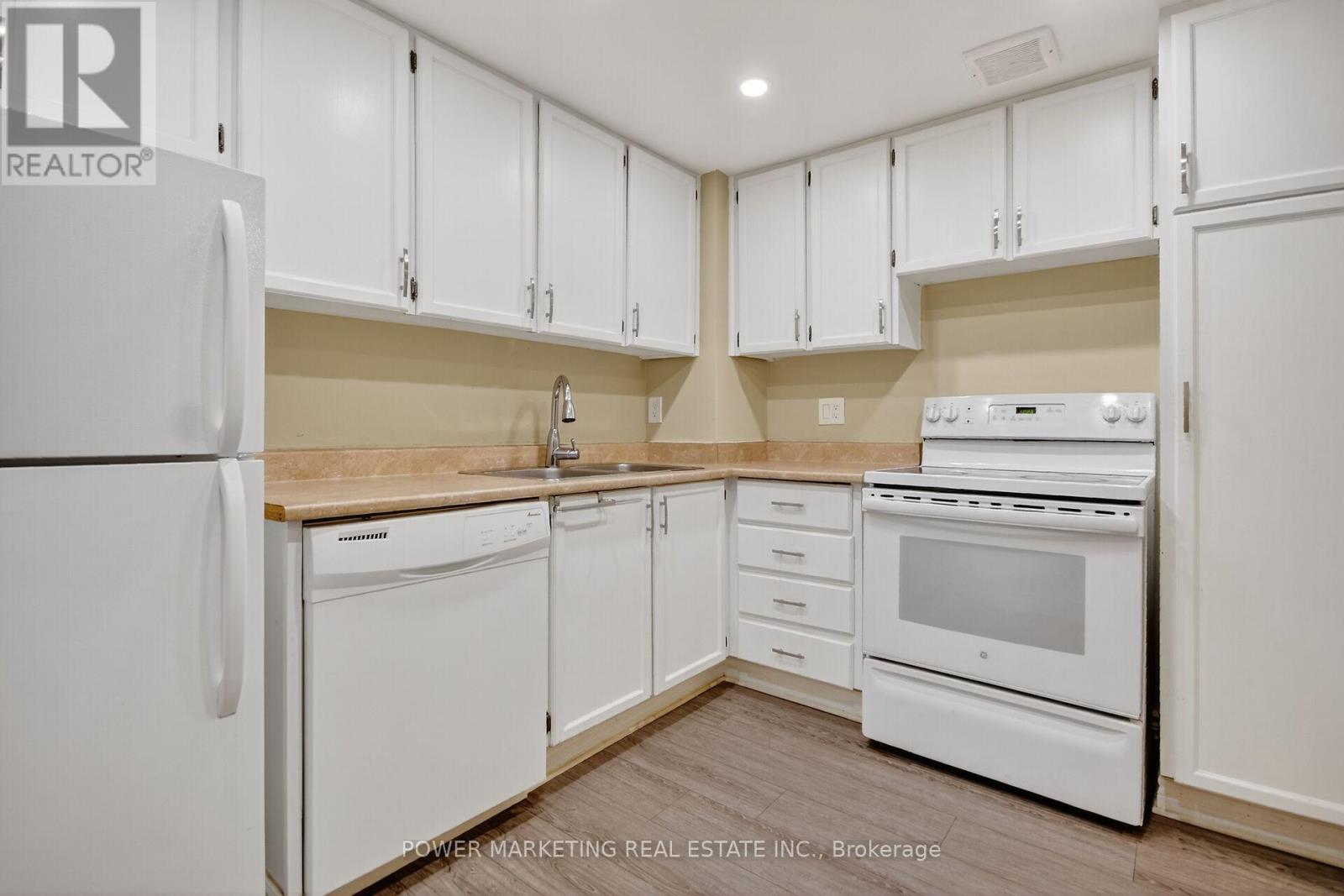 2806 - 500 Laurier Avenue W, Ottawa, ON - Indoor Photo Showing Kitchen With Double Sink