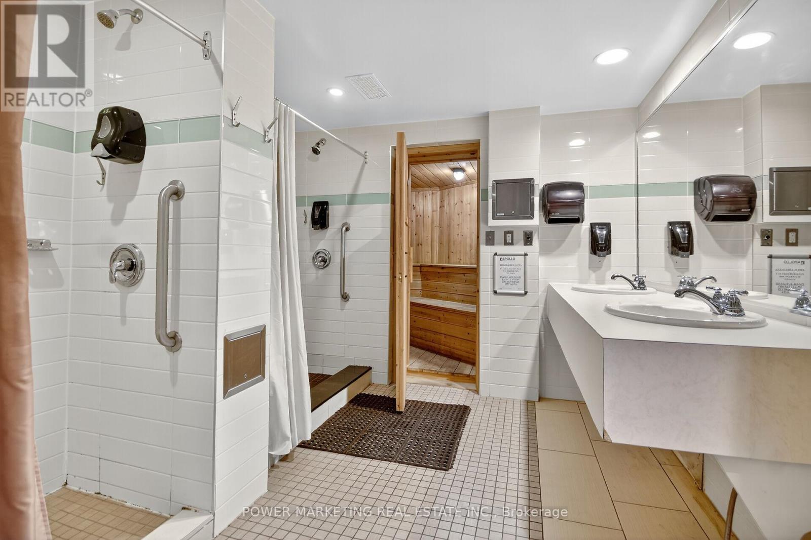 2806 - 500 Laurier Avenue W, Ottawa, ON - Indoor Photo Showing Bathroom