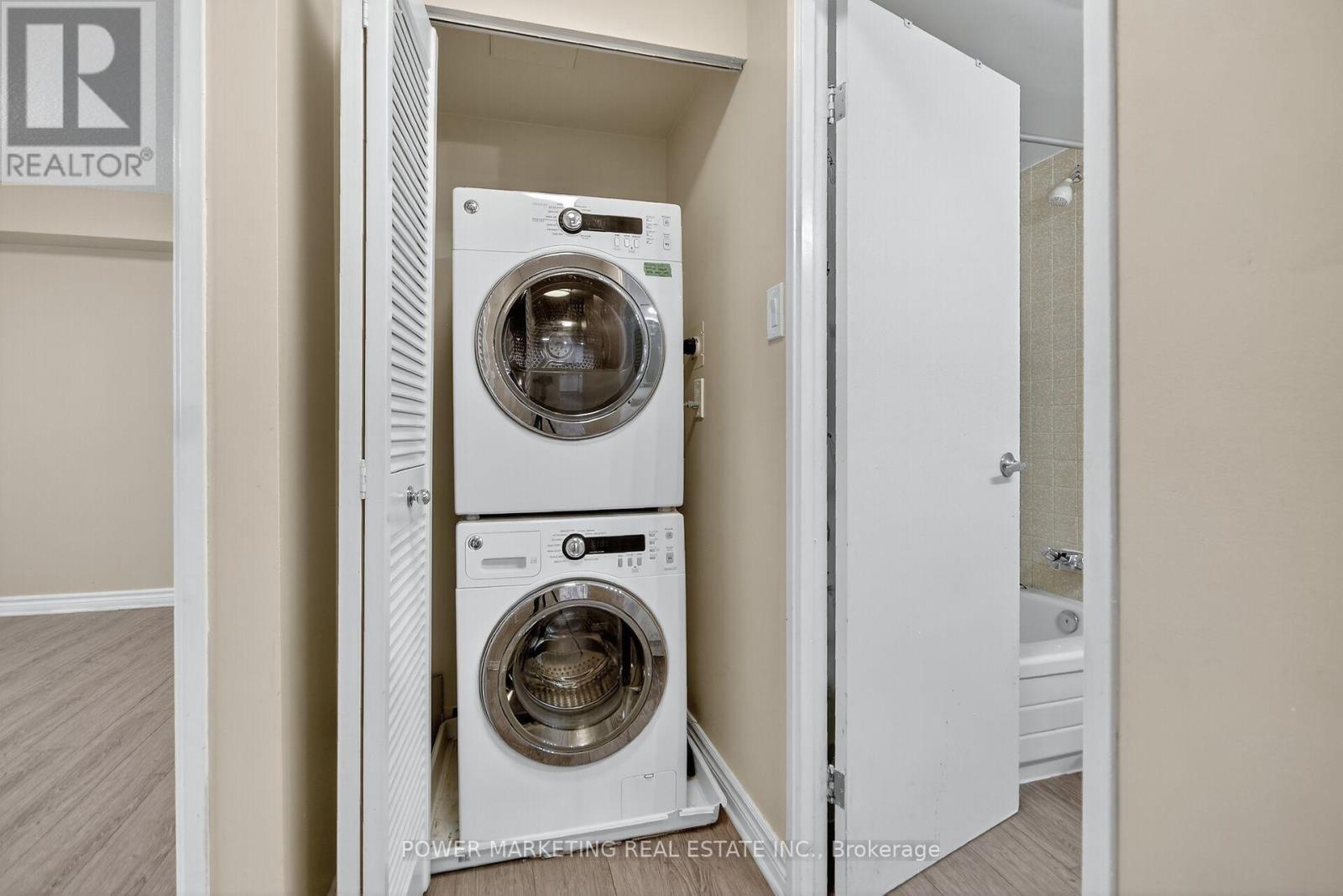 2806 - 500 Laurier Avenue W, Ottawa, ON - Indoor Photo Showing Laundry Room