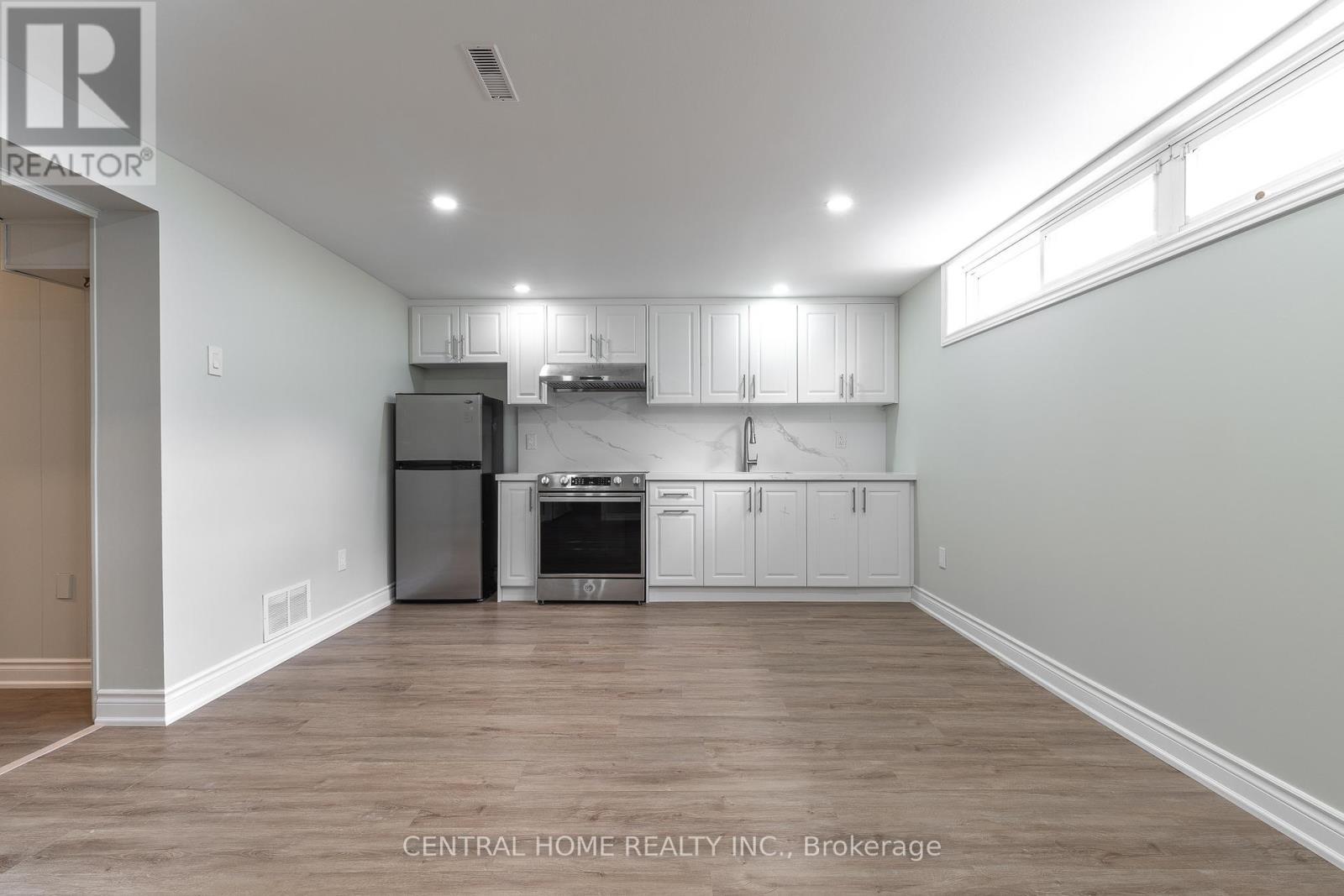 Bsmt - 17 Alanadale Avenue, Markham, ON - Indoor Photo Showing Kitchen
