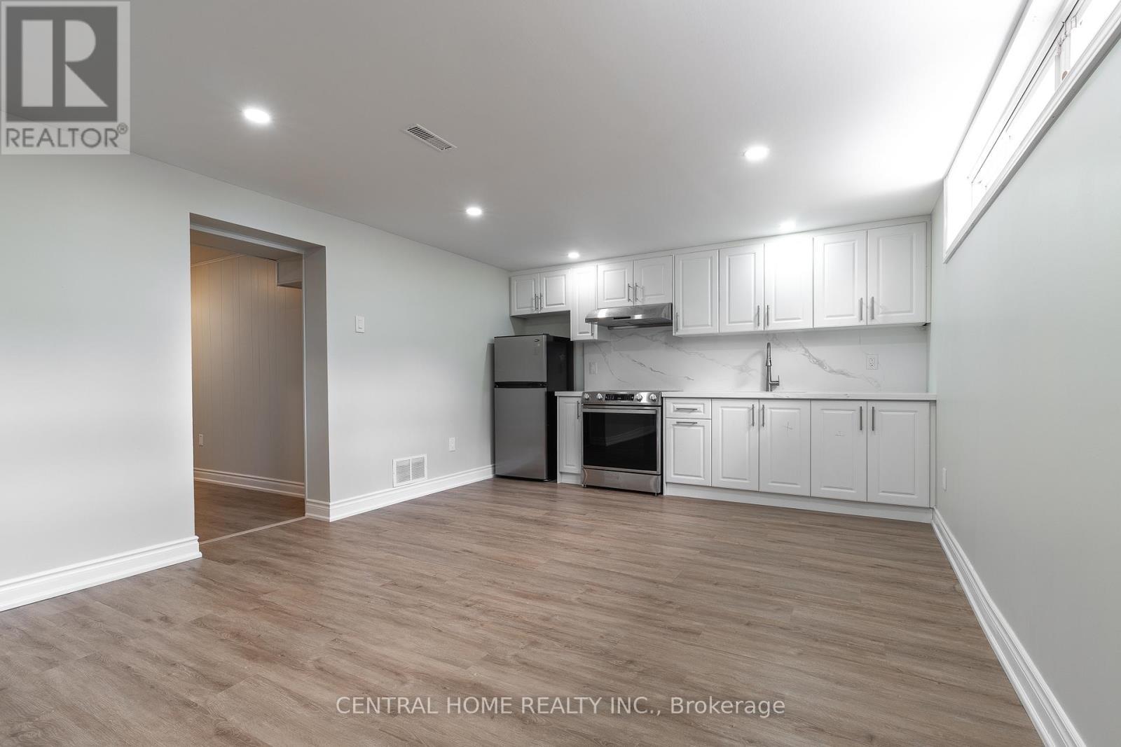Bsmt - 17 Alanadale Avenue, Markham, ON - Indoor Photo Showing Kitchen