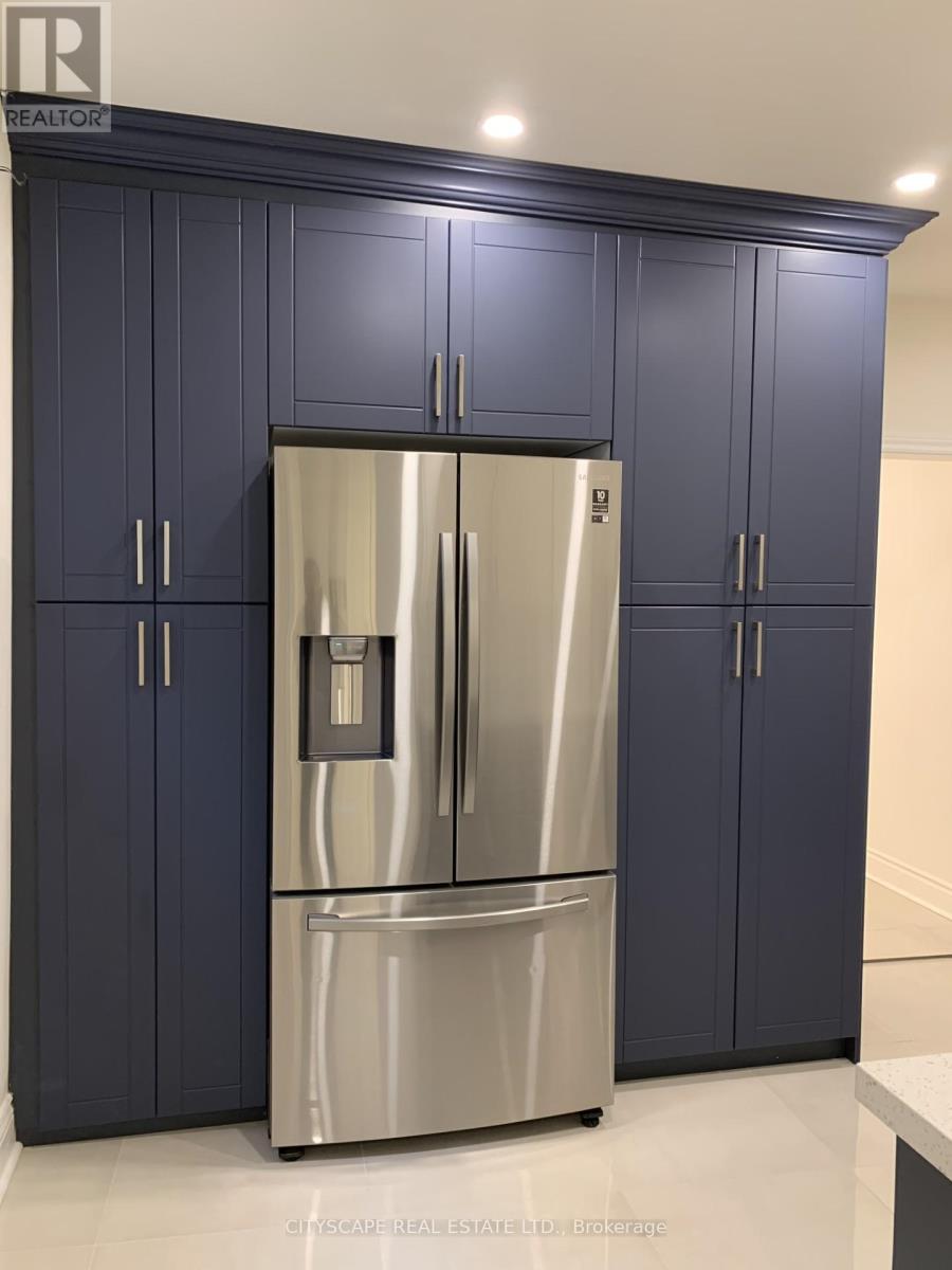 12 Kinrade Avenue, Hamilton, ON - Indoor Photo Showing Other Room