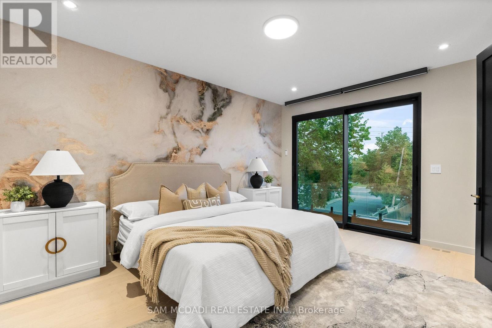 1090 Ella Avenue, Mississauga, ON - Indoor Photo Showing Bedroom