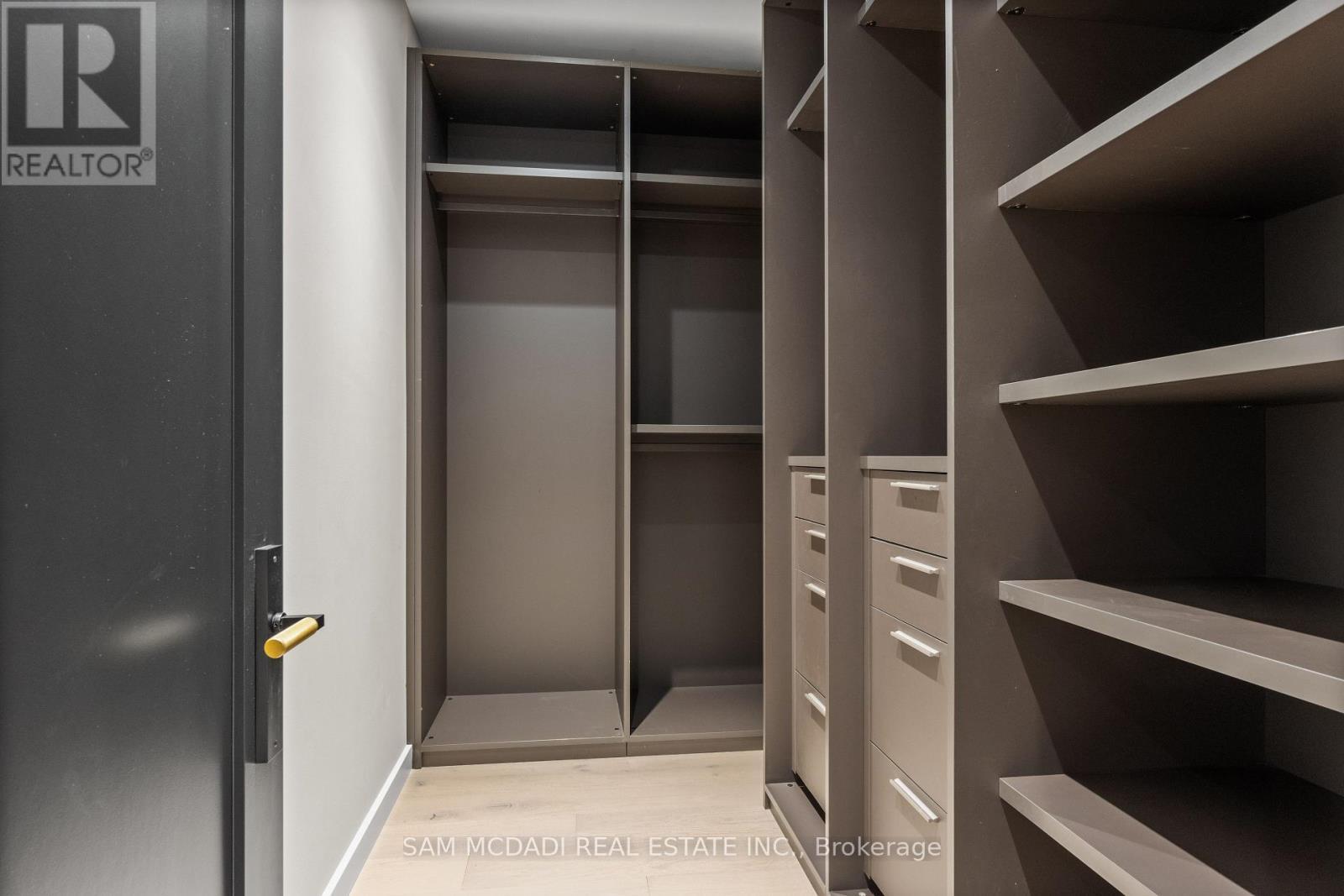 1090 Ella Avenue, Mississauga, ON - Indoor