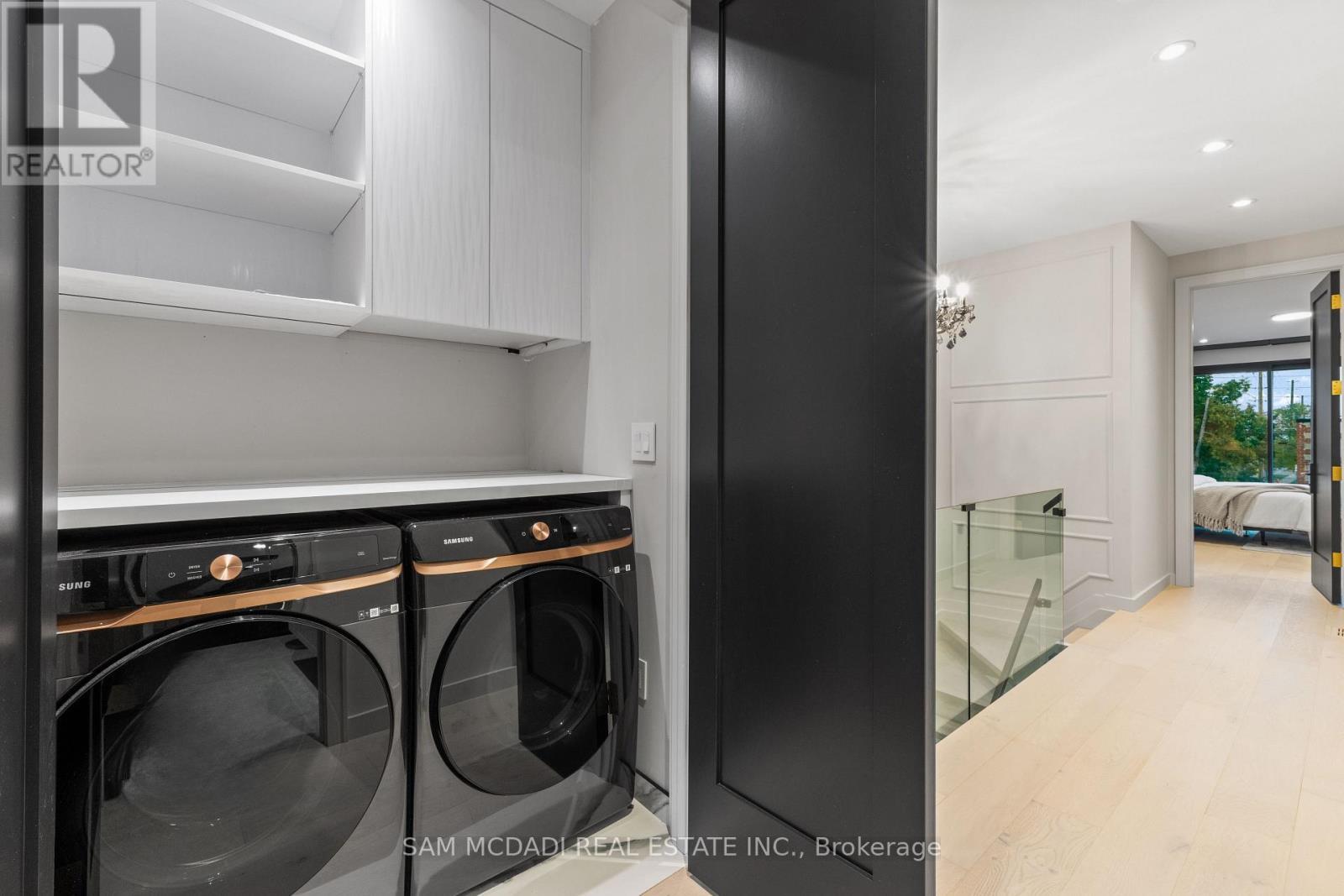1090 Ella Avenue, Mississauga, ON - Indoor Photo Showing Laundry Room