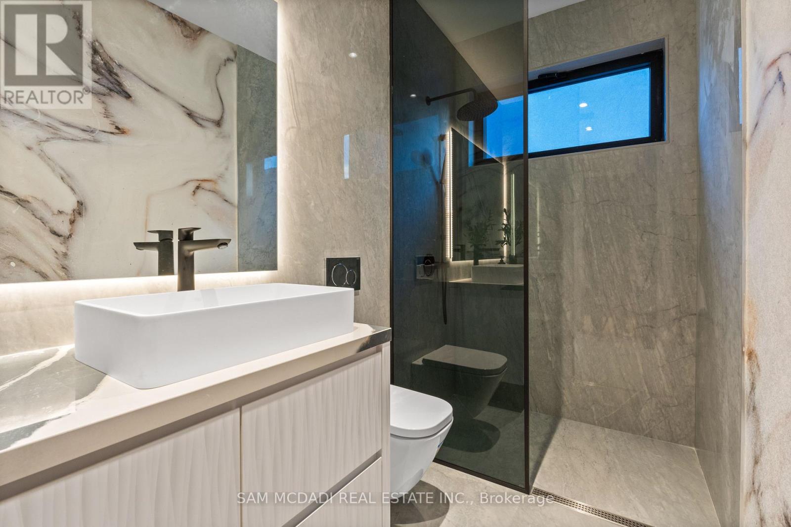 1090 Ella Avenue, Mississauga, ON - Indoor Photo Showing Bathroom