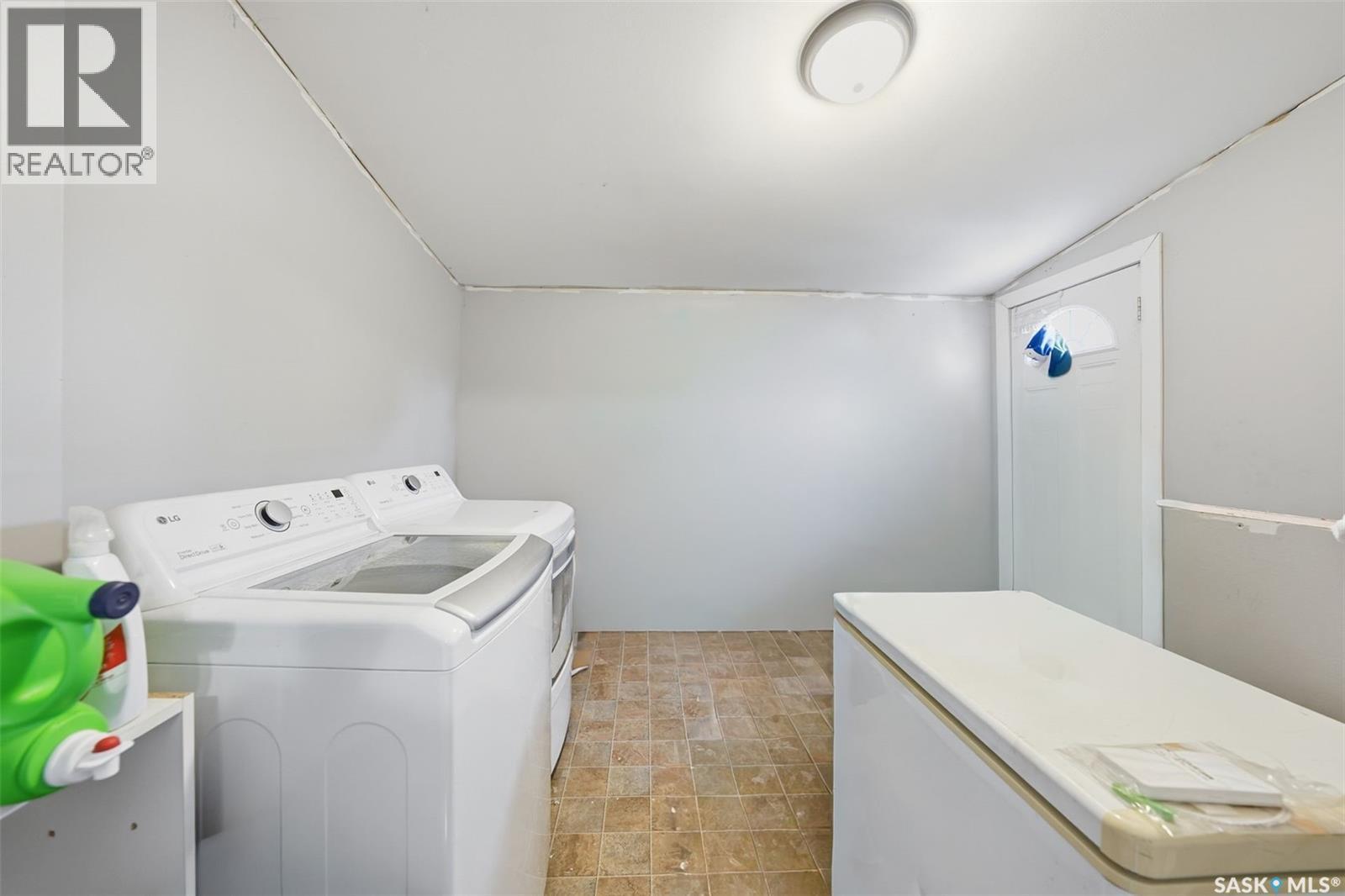 455 Andrew Street, Asquith, SK - Indoor Photo Showing Laundry Room