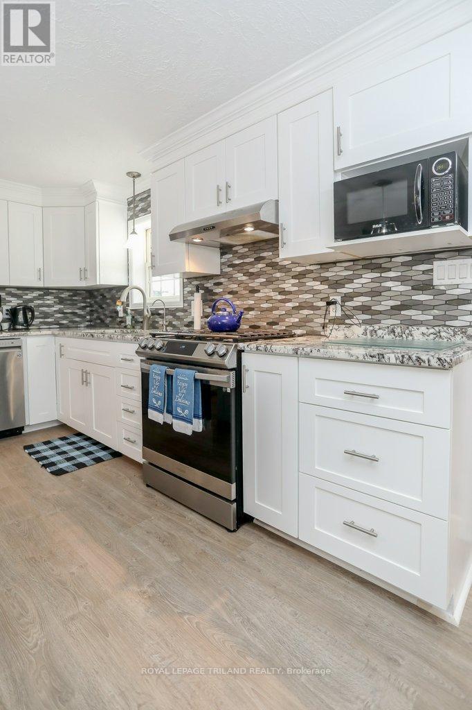 4 Grace Court, Bayham (Port Burwell), ON - Indoor Photo Showing Kitchen With Upgraded Kitchen