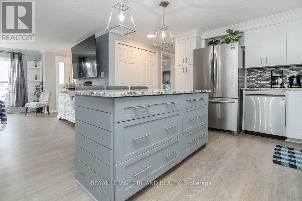 4 Grace Court, Bayham (Port Burwell), ON - Indoor Photo Showing Kitchen With Upgraded Kitchen