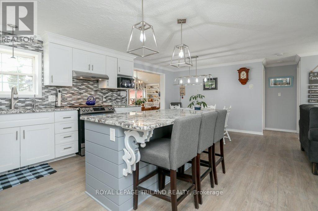 4 Grace Court, Bayham (Port Burwell), ON - Indoor Photo Showing Kitchen With Upgraded Kitchen