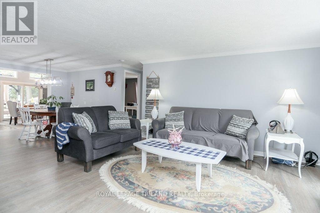 4 Grace Court, Bayham (Port Burwell), ON - Indoor Photo Showing Living Room
