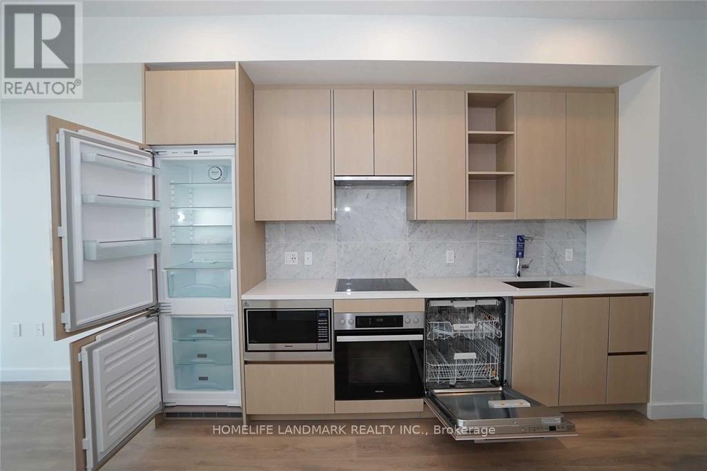 1015 - 95 Mcmahon Drive, Toronto, ON - Indoor Photo Showing Kitchen