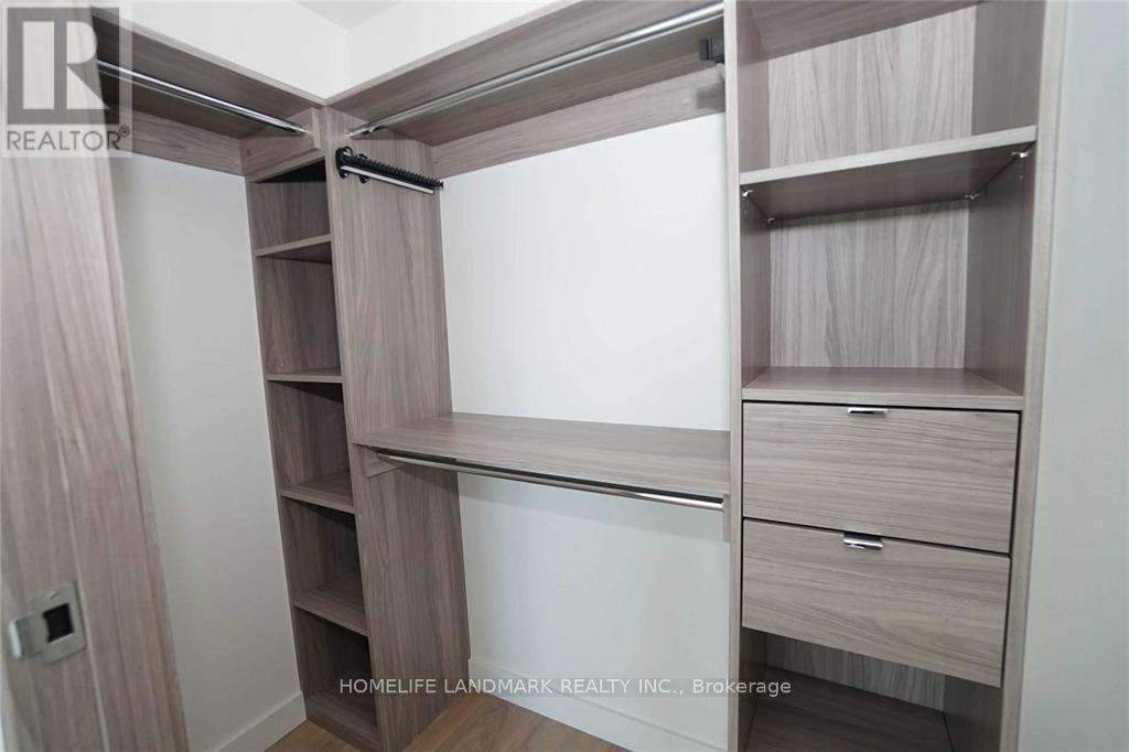 1015 - 95 Mcmahon Drive, Toronto, ON - Indoor