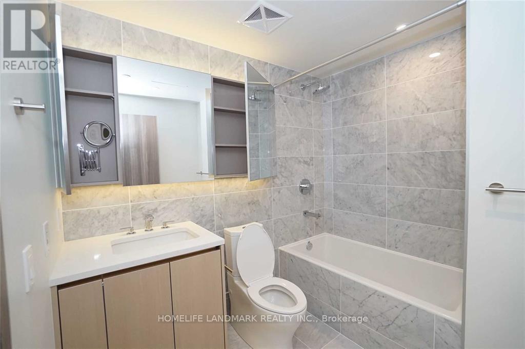 1015 - 95 Mcmahon Drive, Toronto, ON - Indoor Photo Showing Bathroom