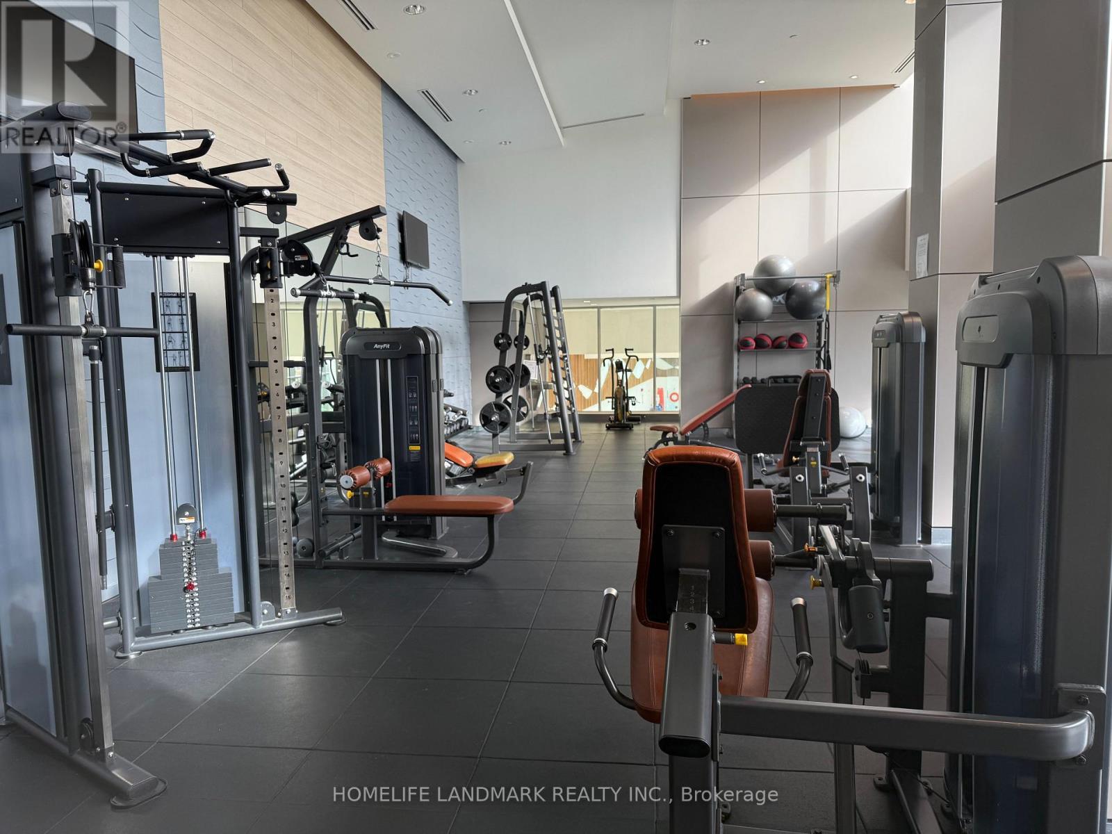 1015 - 95 Mcmahon Drive, Toronto, ON - Indoor Photo Showing Gym Room