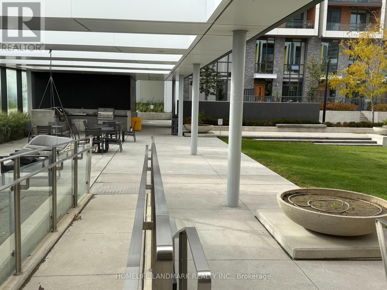 1015 - 95 Mcmahon Drive, Toronto, ON - Outdoor