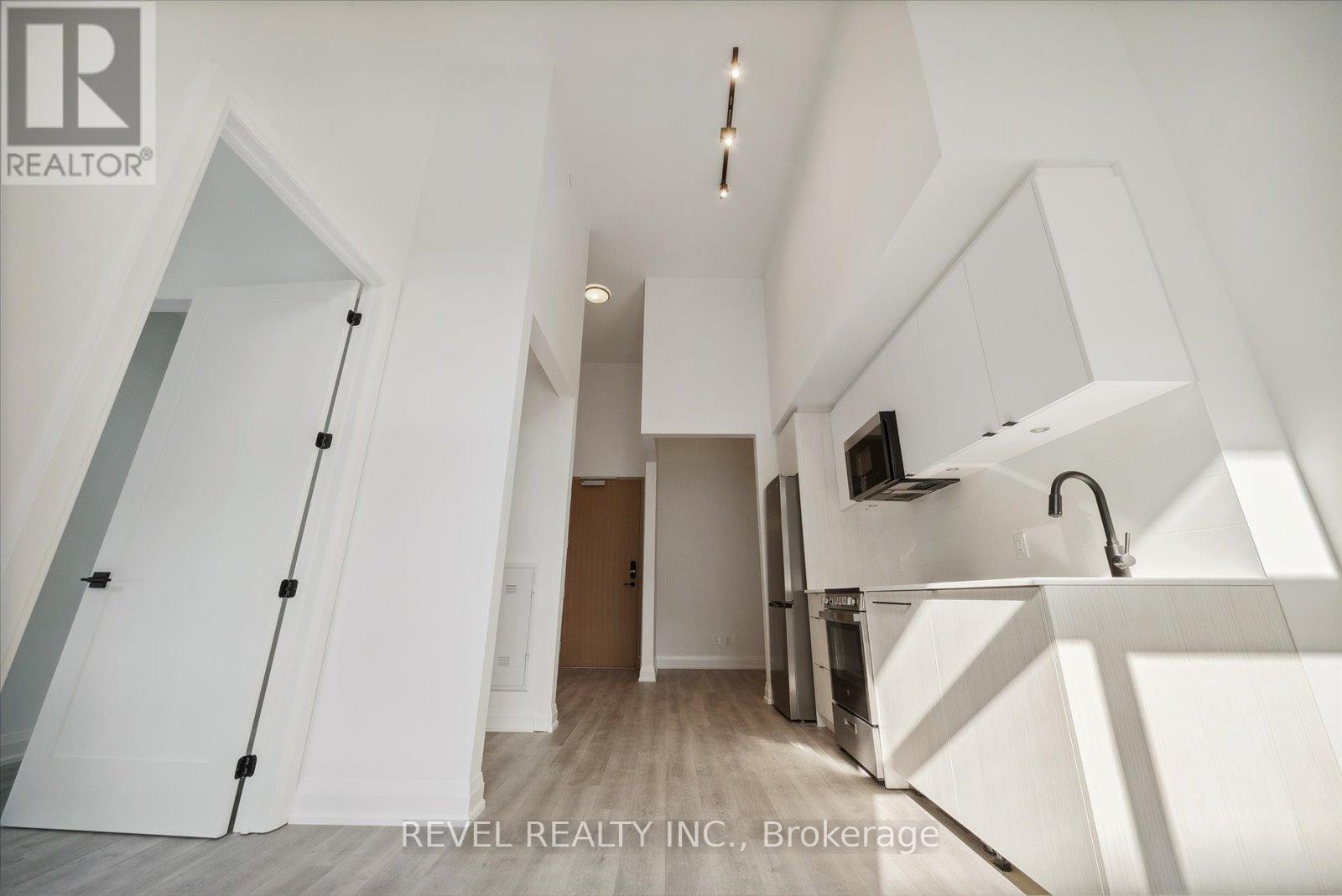 102 - 2369 Danforth Avenue, Toronto, ON - Indoor Photo Showing Other Room