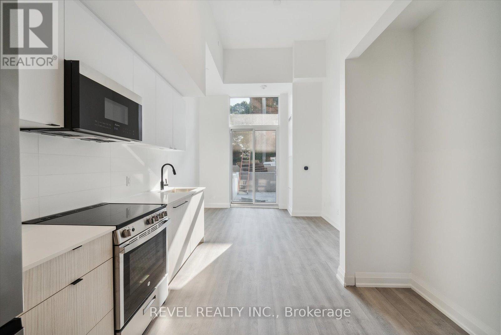 102 - 2369 Danforth Avenue, Toronto, ON - Indoor Photo Showing Kitchen