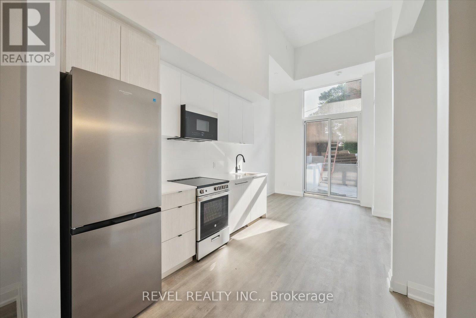 102 - 2369 Danforth Avenue, Toronto, ON - Indoor Photo Showing Kitchen