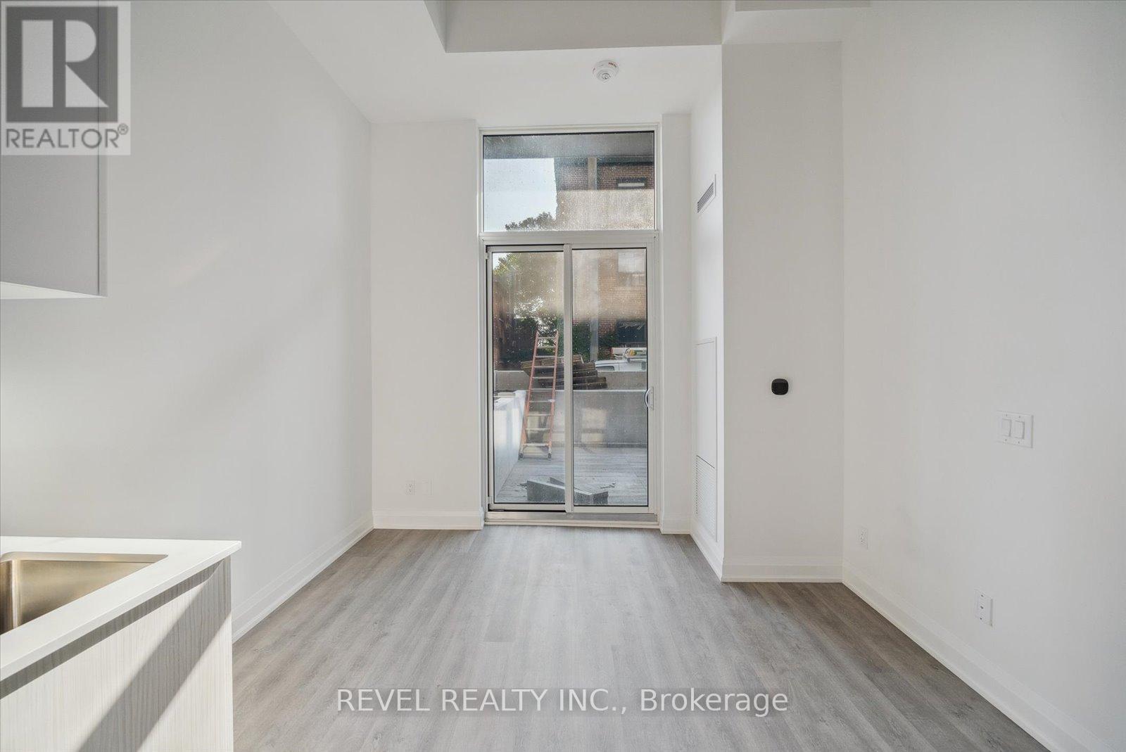 102 - 2369 Danforth Avenue, Toronto, ON - Indoor Photo Showing Other Room