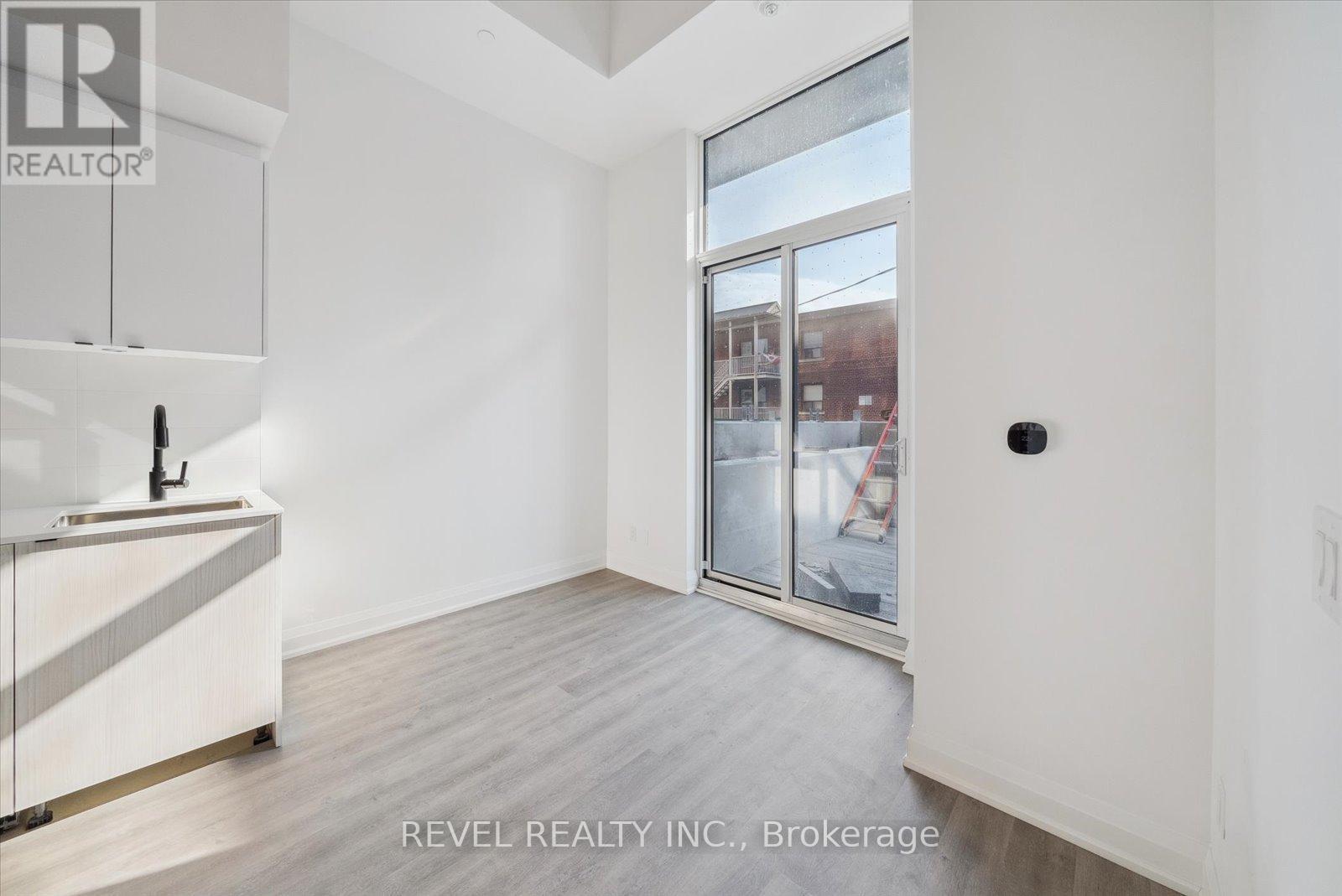 102 - 2369 Danforth Avenue, Toronto, ON - Indoor Photo Showing Other Room