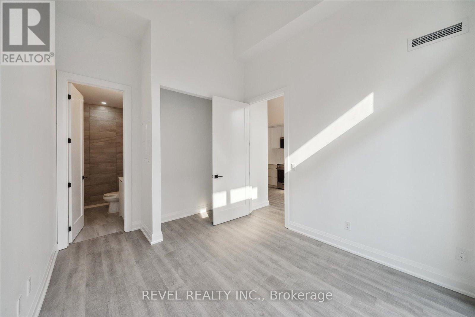 102 - 2369 Danforth Avenue, Toronto, ON - Indoor Photo Showing Other Room