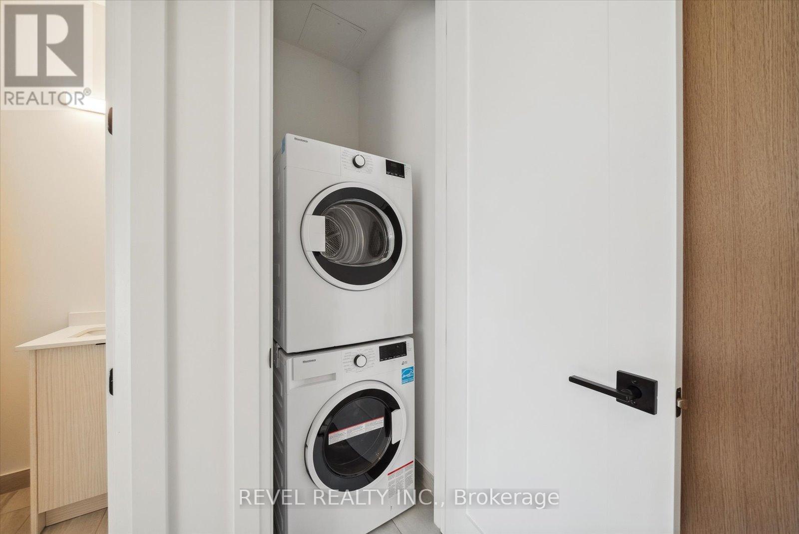 102 - 2369 Danforth Avenue, Toronto, ON - Indoor Photo Showing Laundry Room