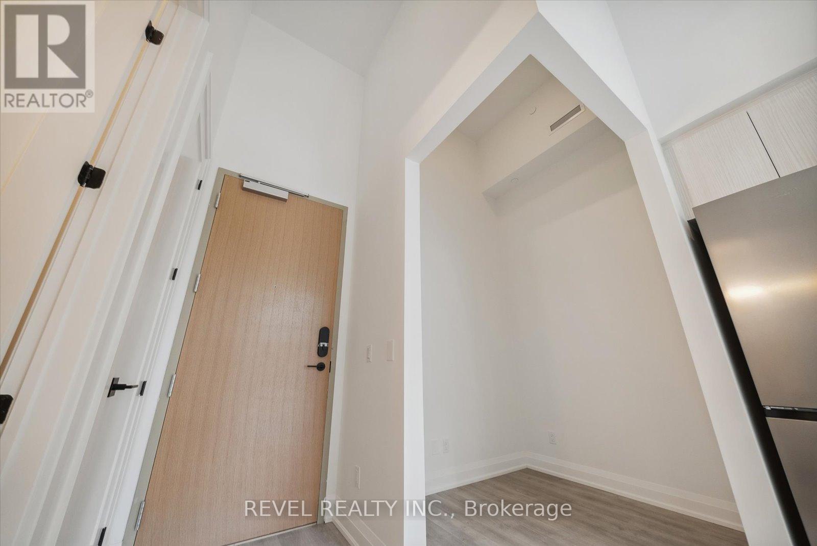 102 - 2369 Danforth Avenue, Toronto, ON - Indoor Photo Showing Other Room