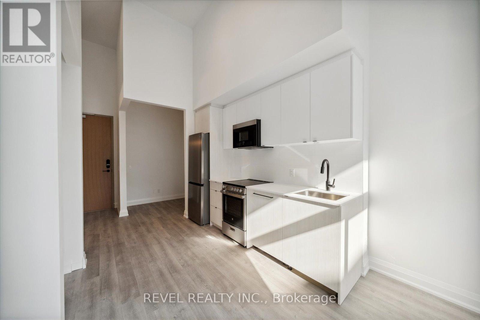 102 - 2369 Danforth Avenue, Toronto, ON - Indoor Photo Showing Kitchen