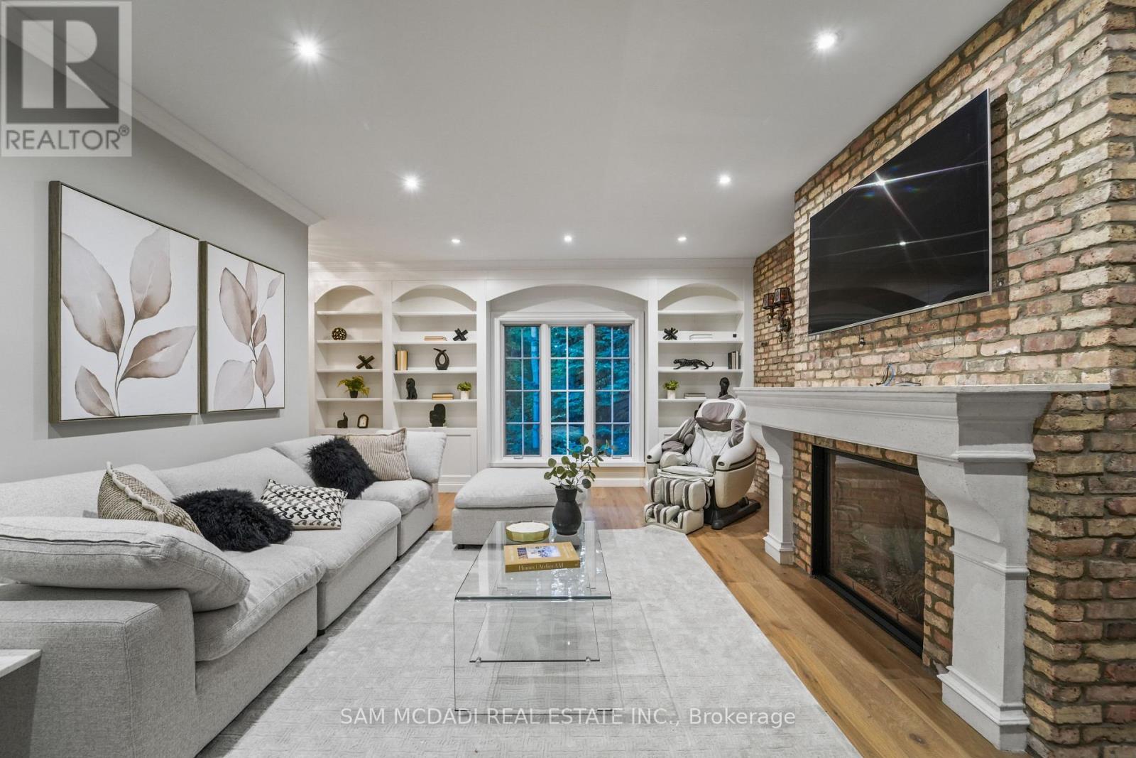 2025 Heartwood Court, Mississauga, ON - Indoor Photo Showing Living Room With Fireplace