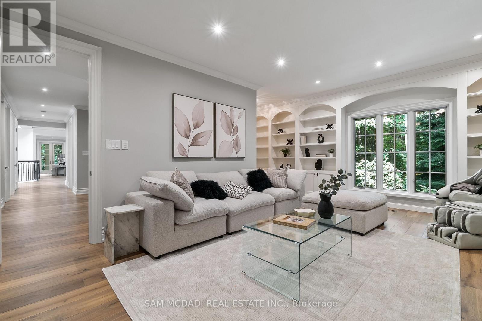 2025 Heartwood Court, Mississauga, ON - Indoor Photo Showing Living Room
