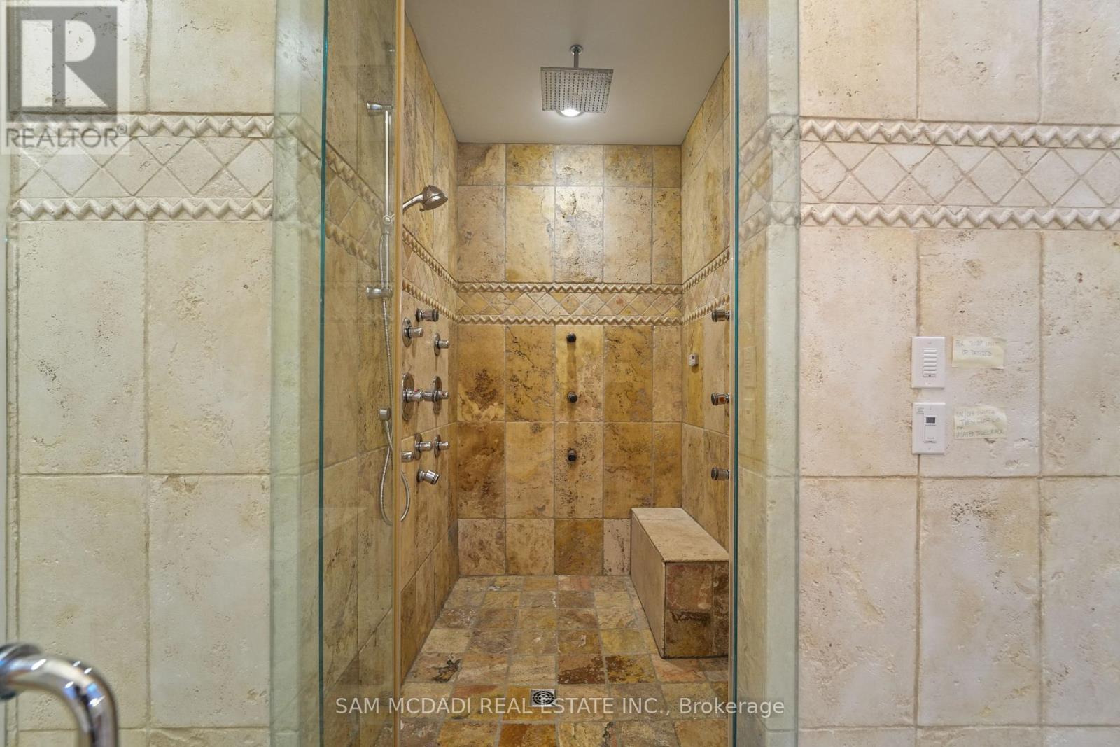 2025 Heartwood Court, Mississauga, ON - Indoor Photo Showing Bathroom