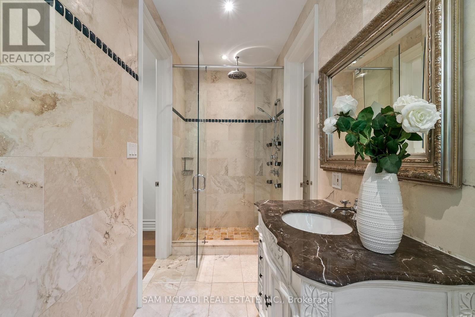 2025 Heartwood Court, Mississauga, ON - Indoor Photo Showing Bathroom