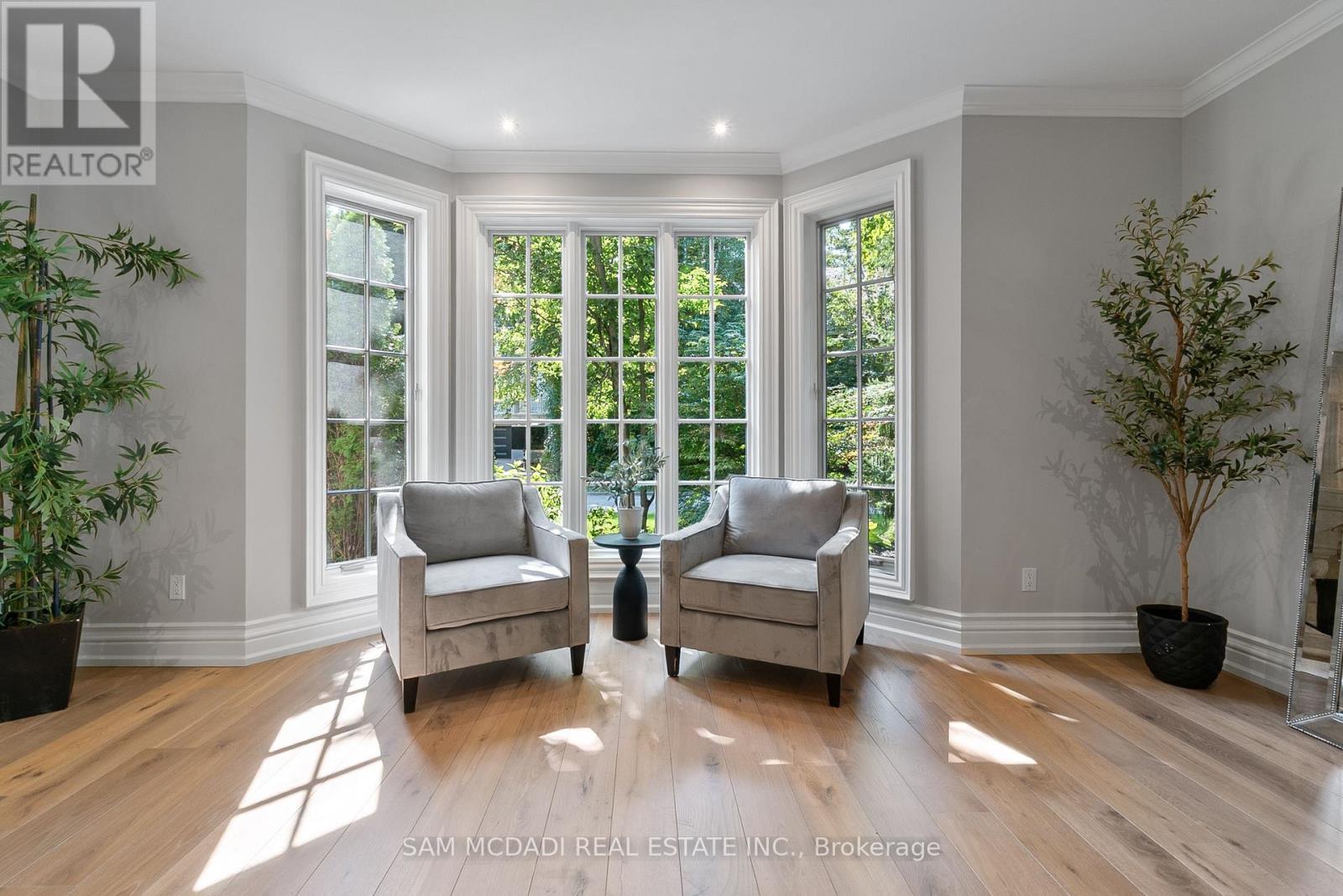 2025 Heartwood Court, Mississauga, ON - Indoor Photo Showing Living Room