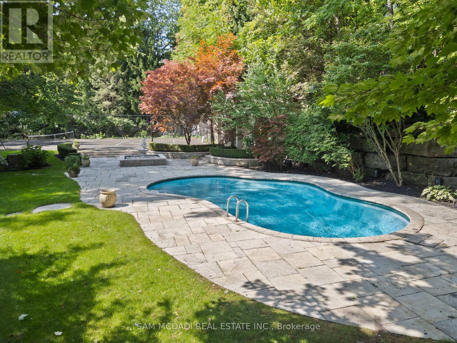 2025 Heartwood Court, Mississauga, ON - Outdoor With In Ground Pool With Backyard