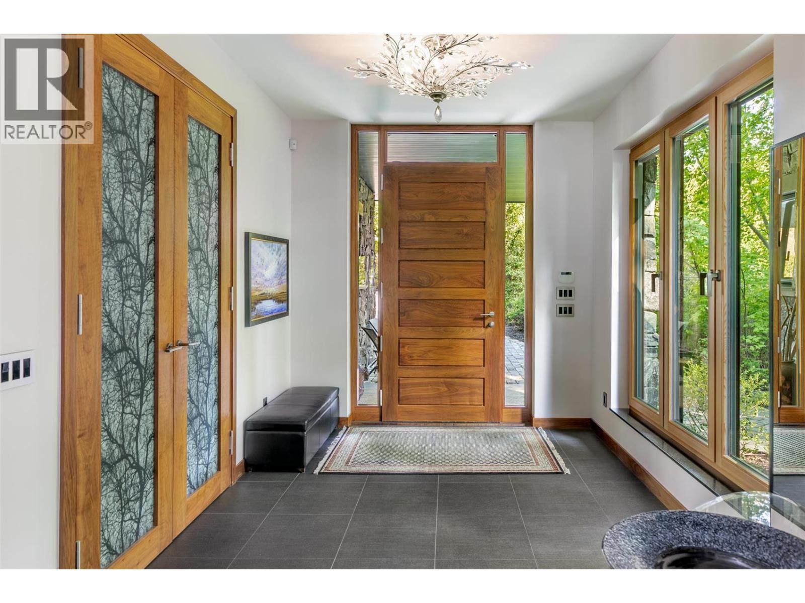 5308 Lakeshore Road, Kelowna, BC - Indoor Photo Showing Other Room