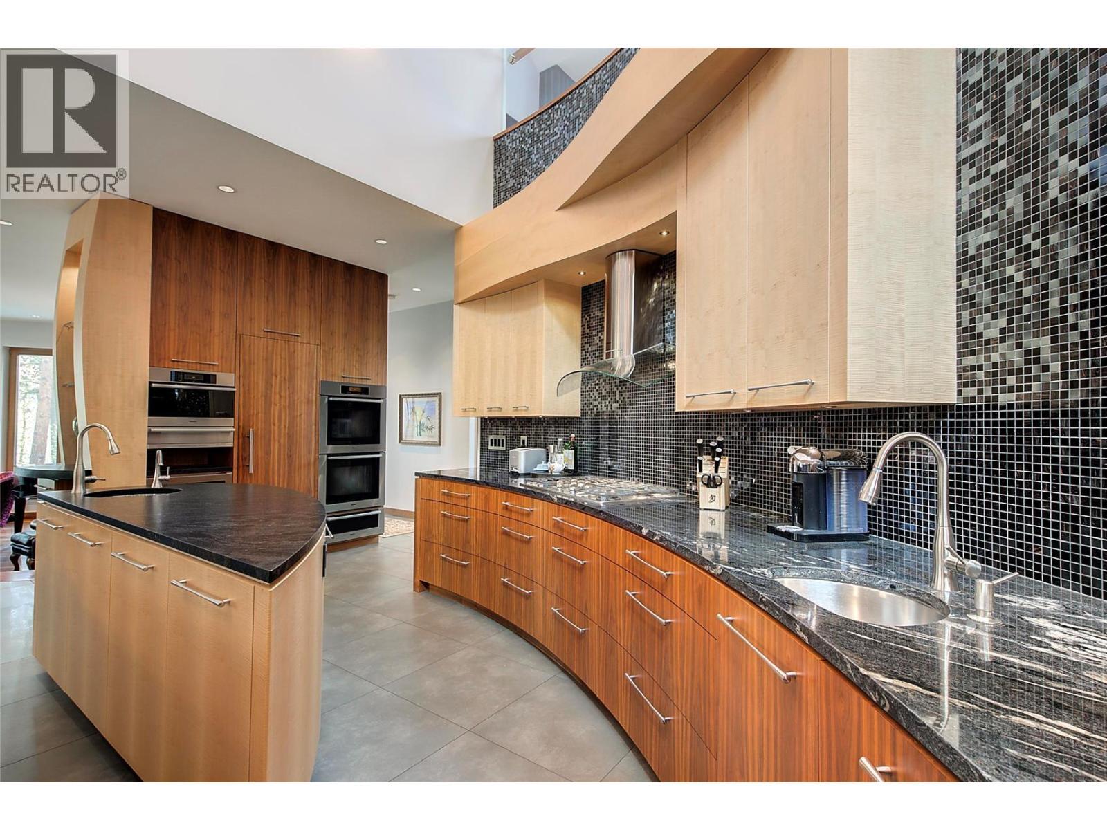 5308 Lakeshore Road, Kelowna, BC - Indoor Photo Showing Kitchen With Upgraded Kitchen