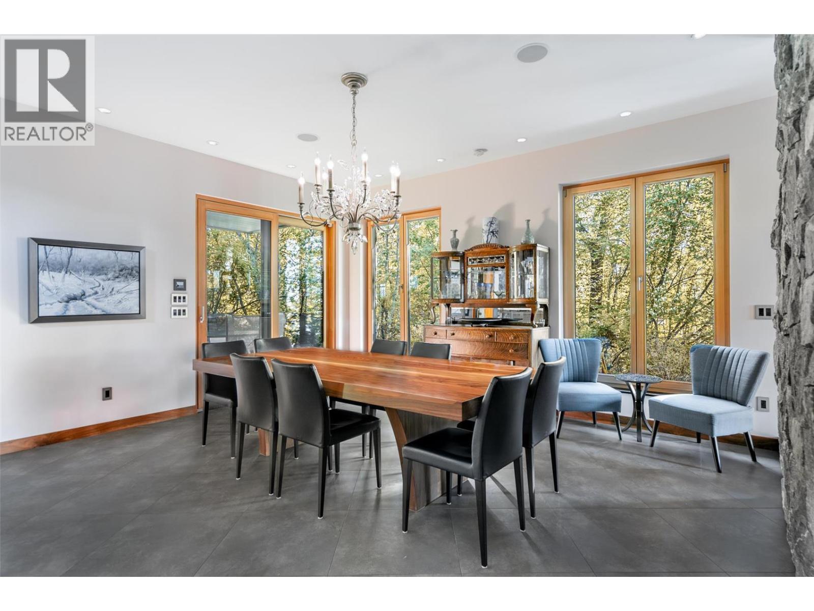 5308 Lakeshore Road, Kelowna, BC - Indoor Photo Showing Dining Room