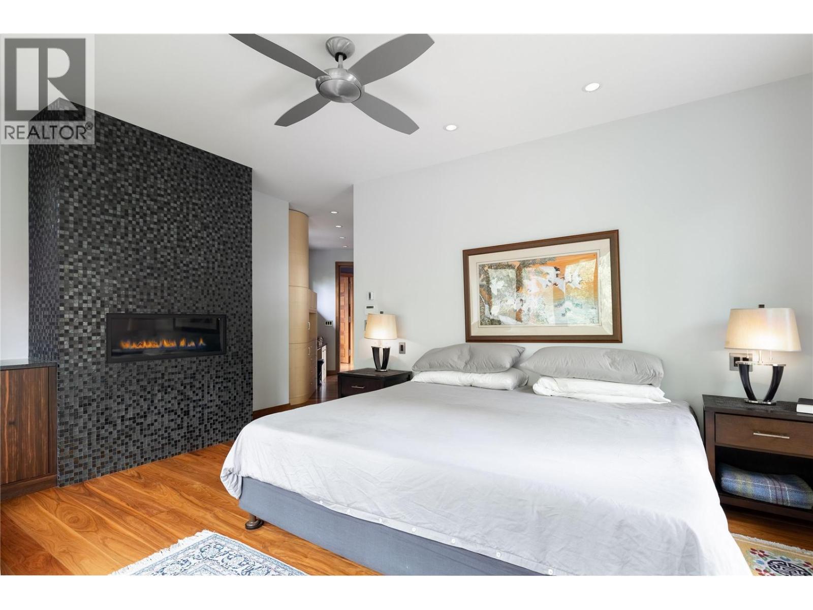 5308 Lakeshore Road, Kelowna, BC - Indoor Photo Showing Bedroom