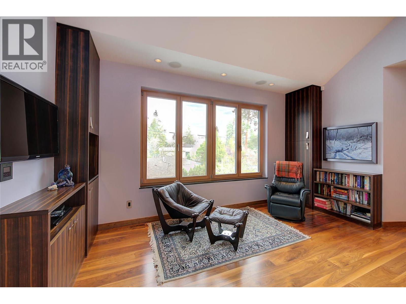 5308 Lakeshore Road, Kelowna, BC - Indoor