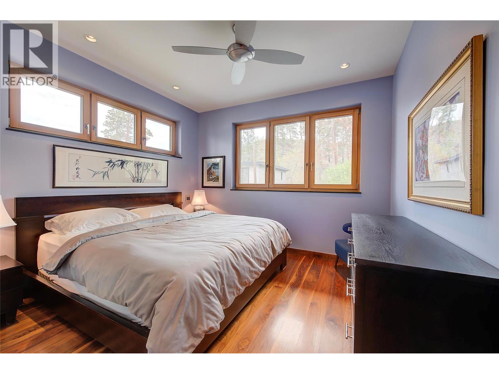 5308 Lakeshore Road, Kelowna, BC - Indoor Photo Showing Bedroom
