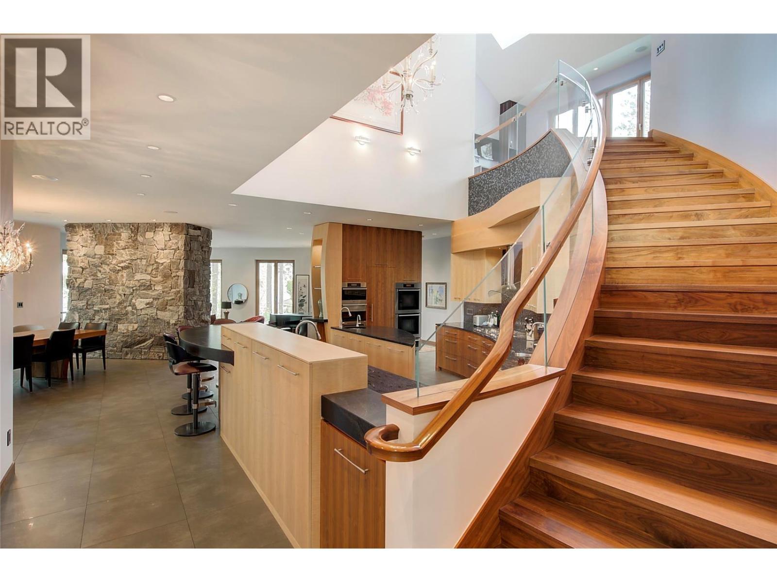 5308 Lakeshore Road, Kelowna, BC - Indoor Photo Showing Other Room