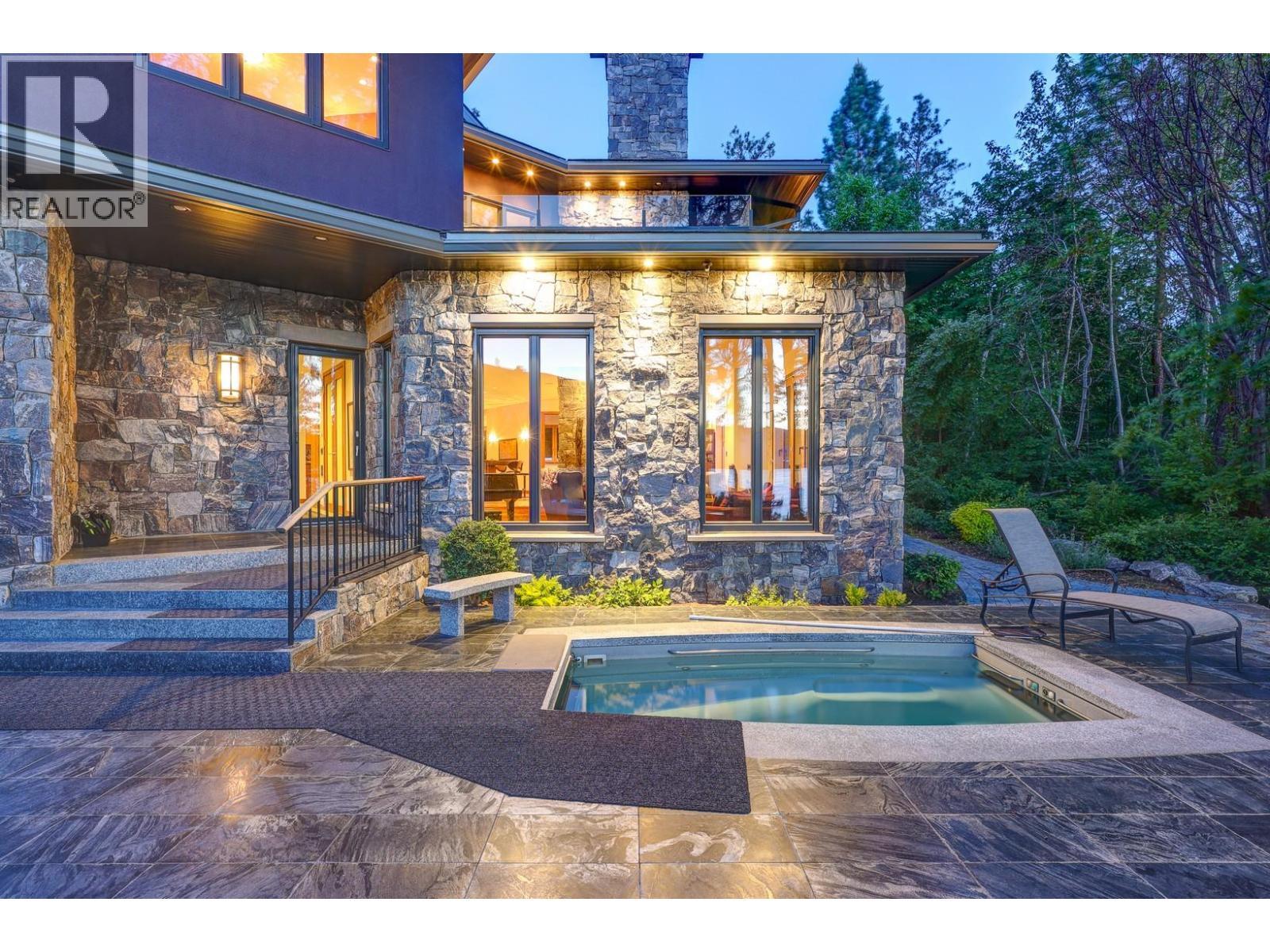5308 Lakeshore Road, Kelowna, BC - Outdoor With In Ground Pool
