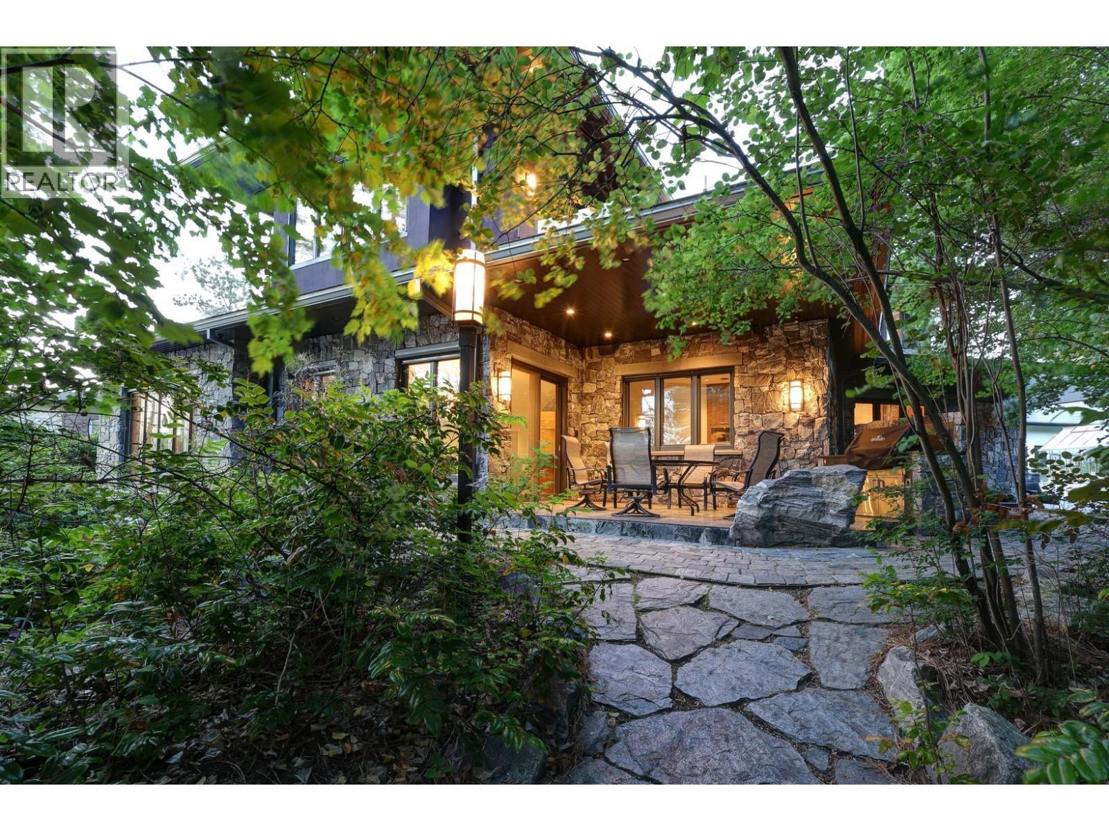5308 Lakeshore Road, Kelowna, BC - Outdoor