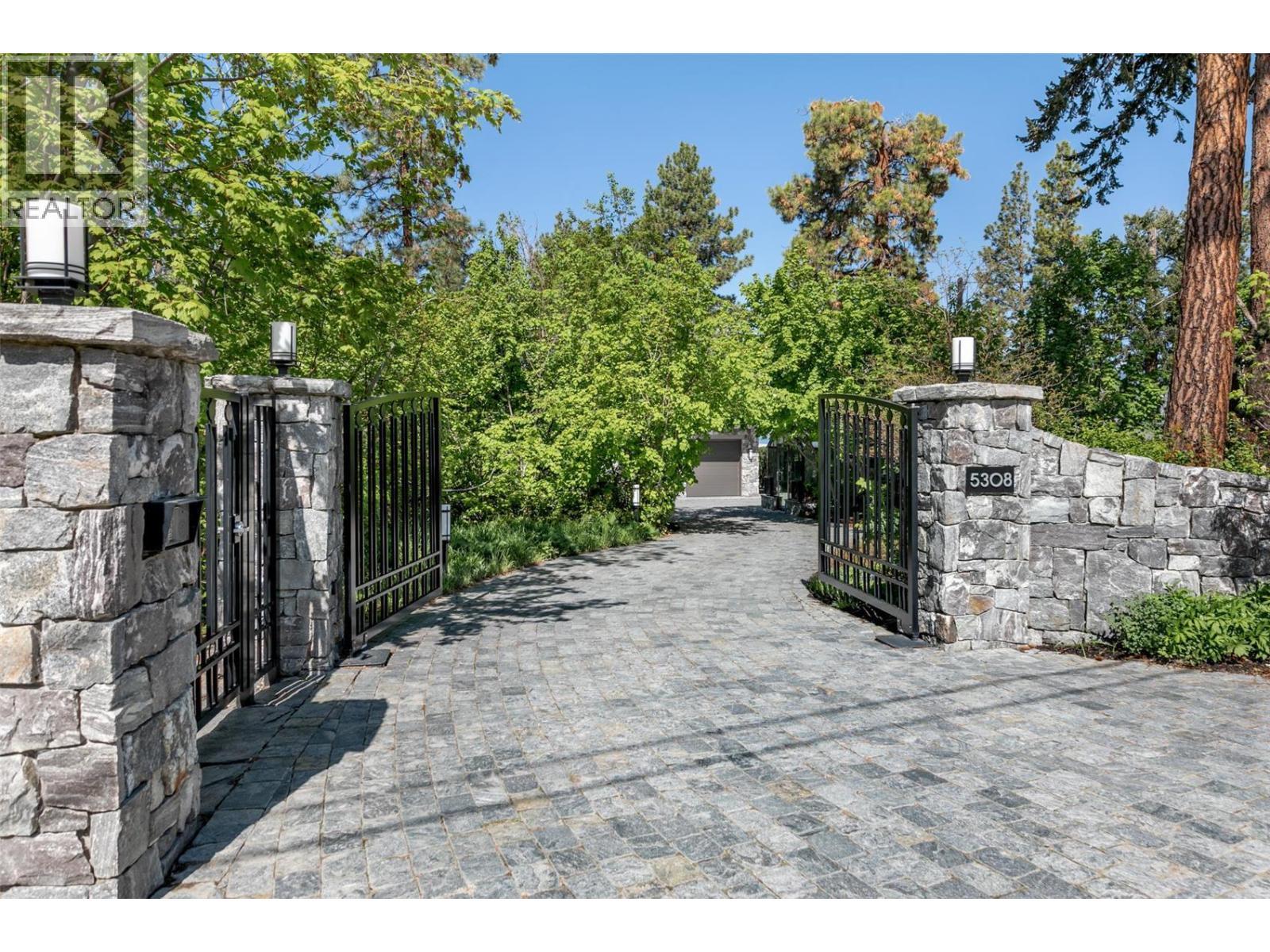 5308 Lakeshore Road, Kelowna, BC - Outdoor