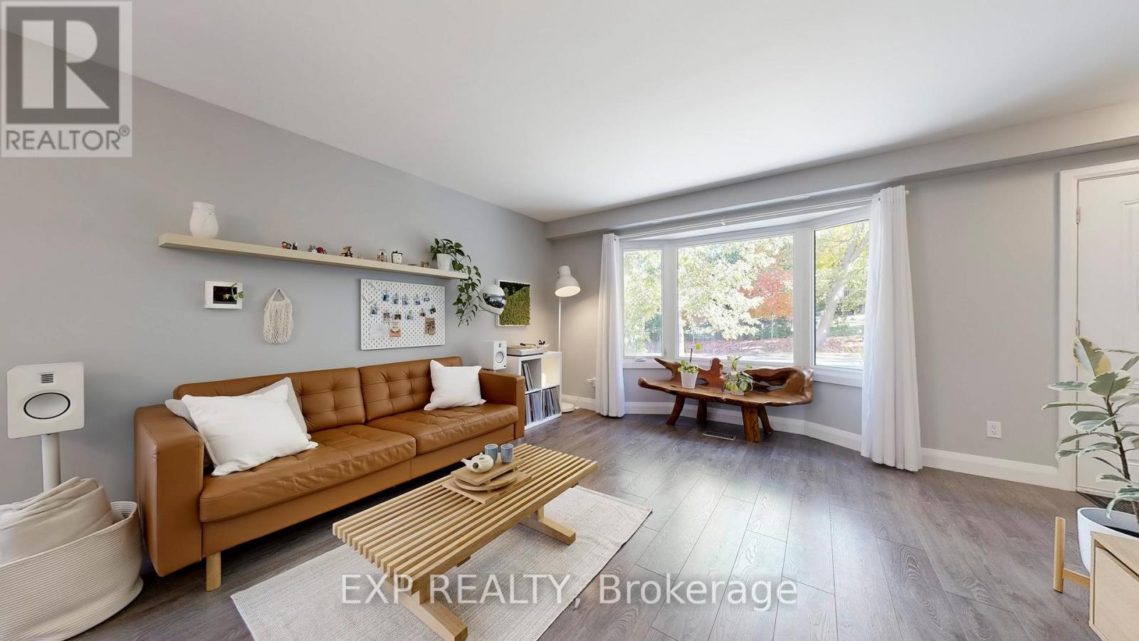 476 Aleah Crescent, Georgina, ON - Indoor Photo Showing Living Room