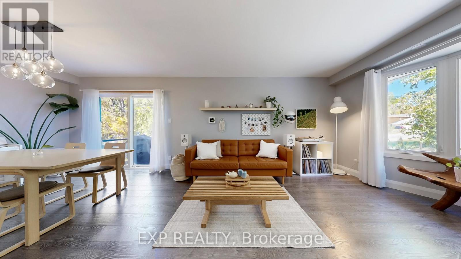 476 Aleah Crescent, Georgina, ON - Indoor Photo Showing Living Room
