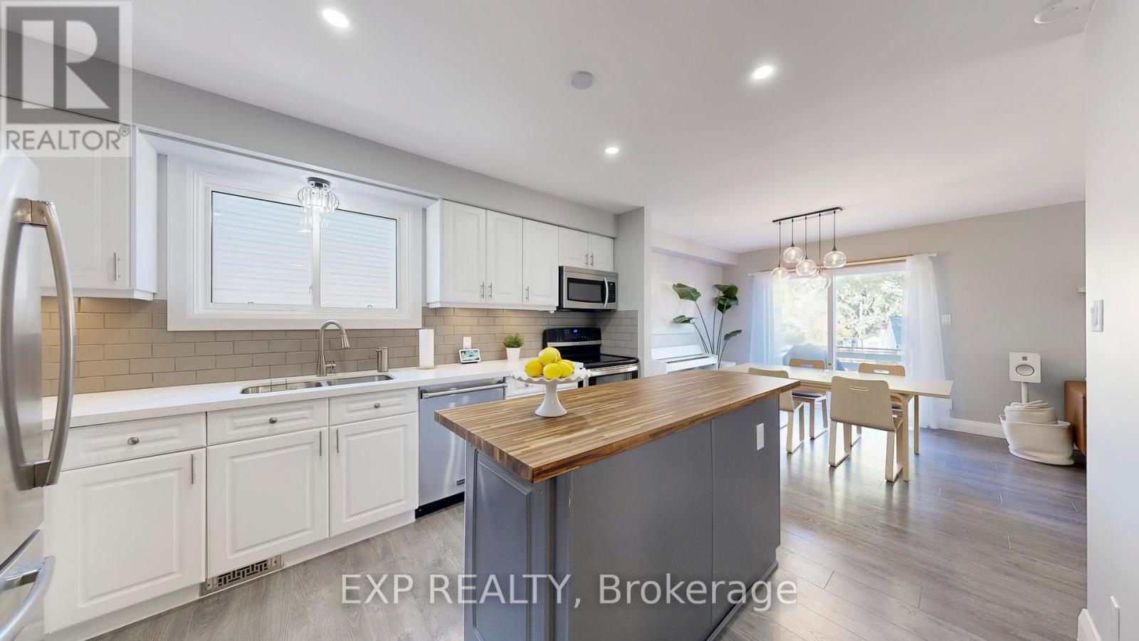 476 Aleah Crescent, Georgina, ON - Indoor Photo Showing Kitchen With Double Sink