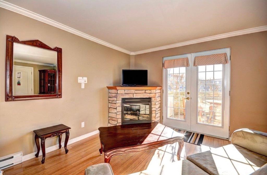 Living room - 3205-570 Ch. Des Frênes, Piedmont, QC - Indoor Photo Showing Living Room With Fireplace